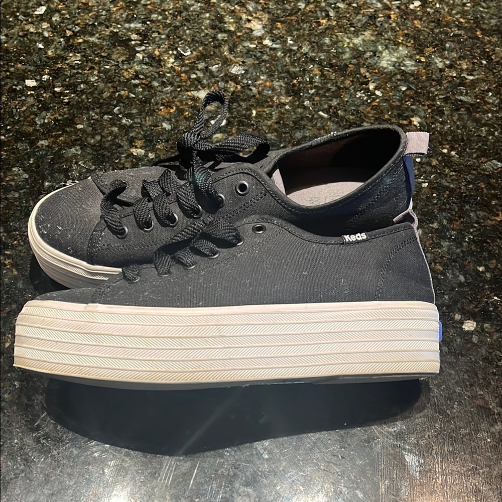 Women’s Keds dream foam. Size 8